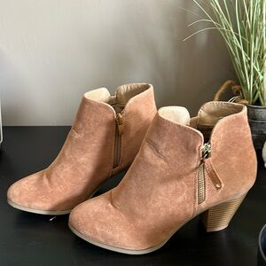 Tan heeled shoes